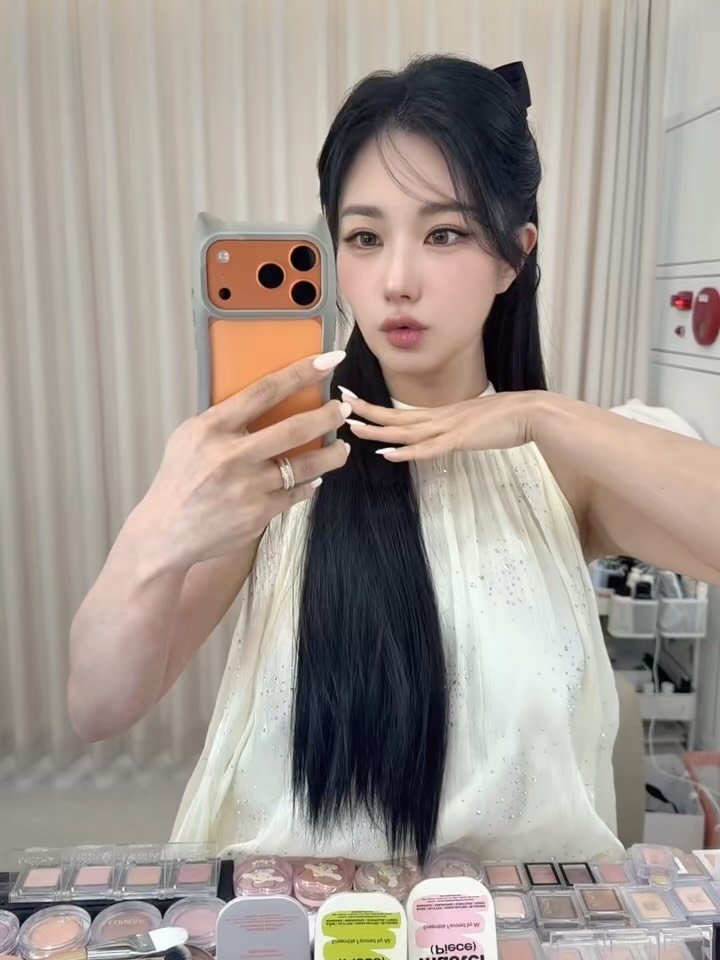 i_am_anda_ 게시물 이미지: 어우 남사시럽지만 리본도 하고🎀
화장 지우기 아까버서 열두시에 지운 나...🤭