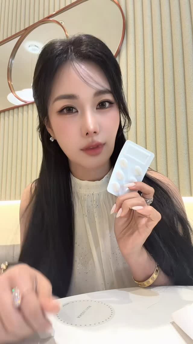 i_am_anda_ 게시물 이미지: 제 입으로 말하긴 뭐하지만 🤭
40살 치고는 참 관리 열심히 잘해따!!!!!
거기...