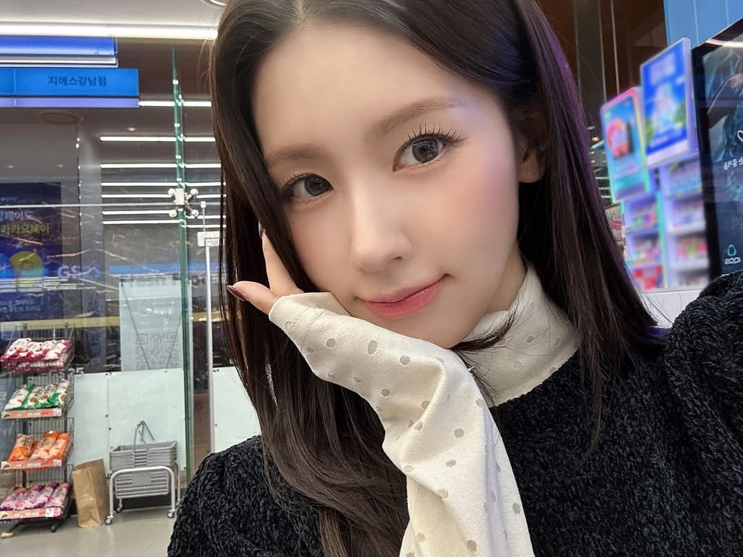 Photo by i-dle (아이들) on November 10, 2025. May be an image of text that says '지예스감남점 클를'.