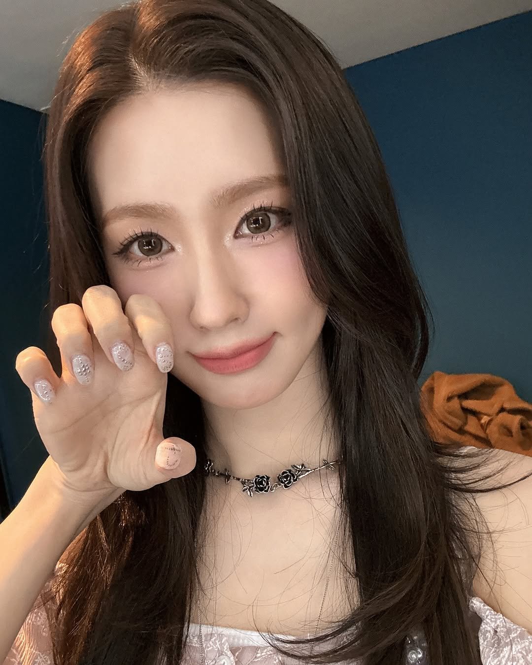 Photo by i-dle (아이들) on November 09, 2025.