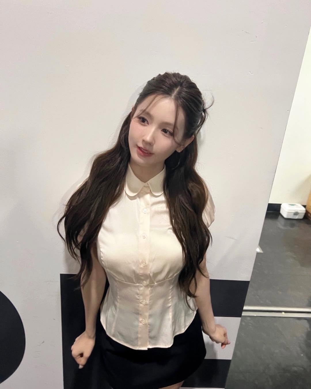 Photo by i-dle (아이들) on August 09, 2025. May be an image of 1 person, braids, top and text.