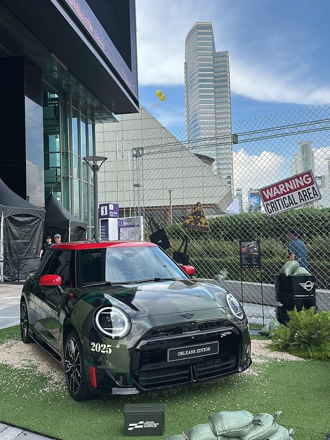 Photo shared by 미니쿠퍼 김은지팀장 on October 08, 2025 tagging @mini, @mini.korea.official, and @with._.mini. May be an image of race car, sedan and text that says 'HID i PORS 4 WARNING CRITICAL CRITICALAREA AREA 選管 2025 ORLEANS ORLEANSEDTION ΕΠΟΝ WCAN'.