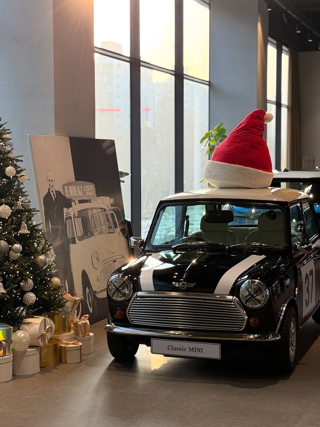 Photo shared by 미니쿠퍼 김은지팀장 on December 29, 2025 tagging @mini, @mini.korea.official, and @with._.mini. May be an image of car and text.