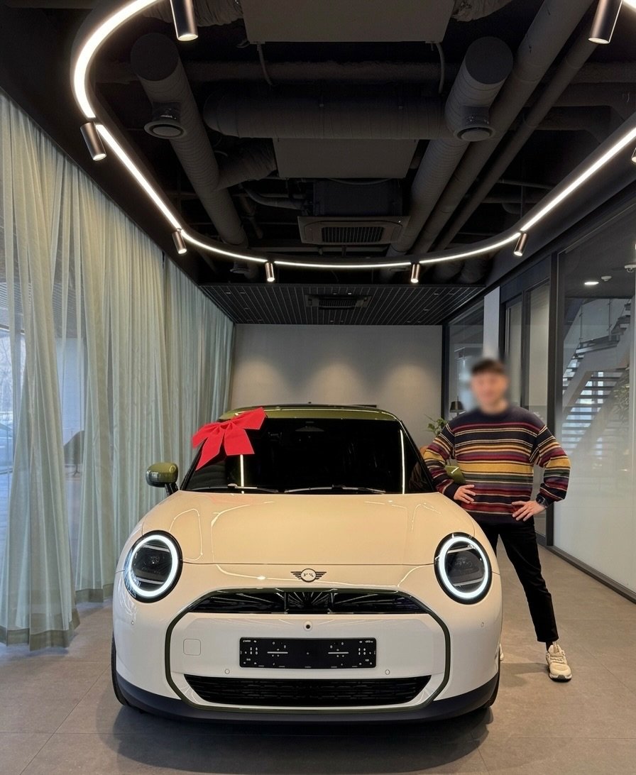 Photo shared by 미니쿠퍼 김은지팀장 on March 13, 2026 tagging @mini, @mini.korea.official, and @with._.mini. May be an image of car and text.