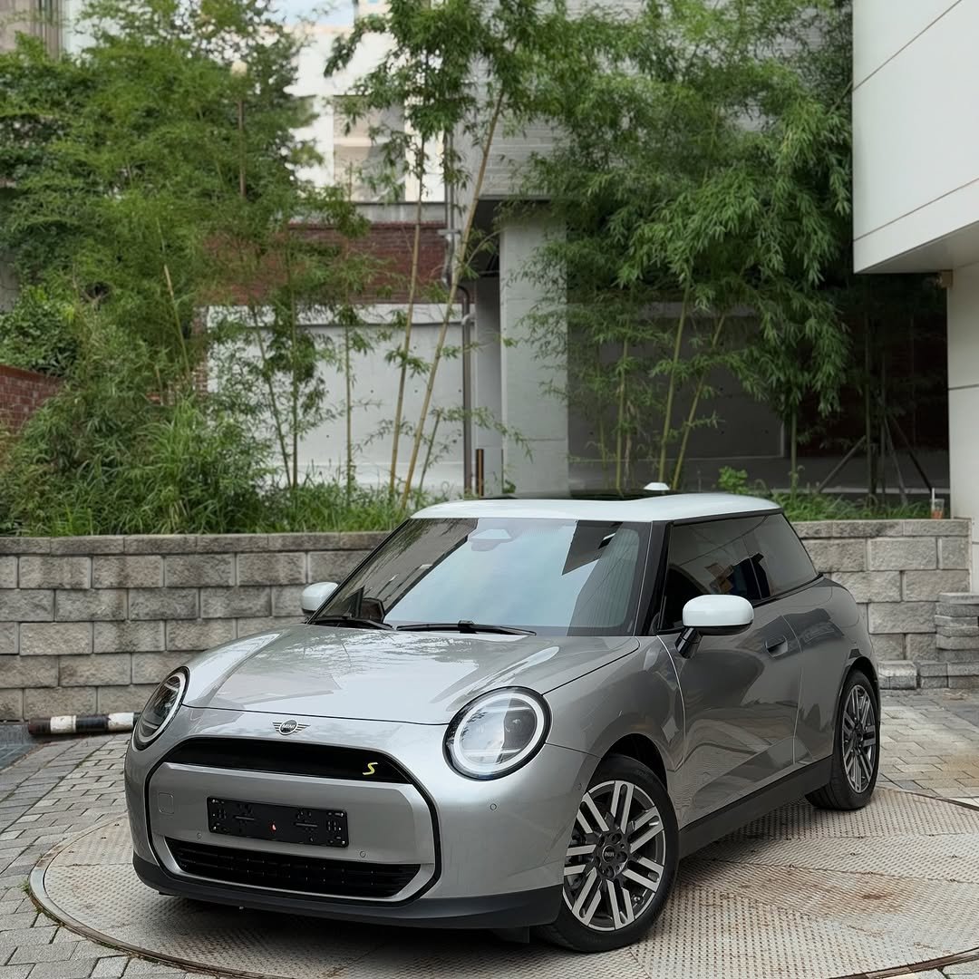 Photo shared by 미니쿠퍼 김은지팀장 on September 14, 2025 tagging @mini, @mini.korea.official, and @with._.mini. May be an image of text.