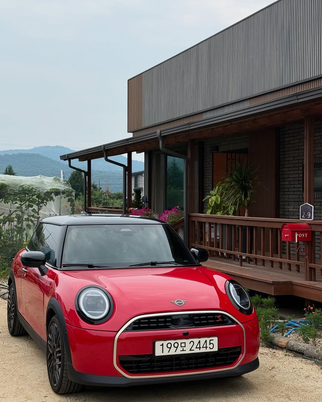 Photo shared by 미니쿠퍼 김은지팀장 on August 05, 2025 tagging @mini, @mini.korea.official, and @with._.mini. May be an image of car, roadster, convertible and text that says 'POST VHIE 199모2445 2445 199모'.