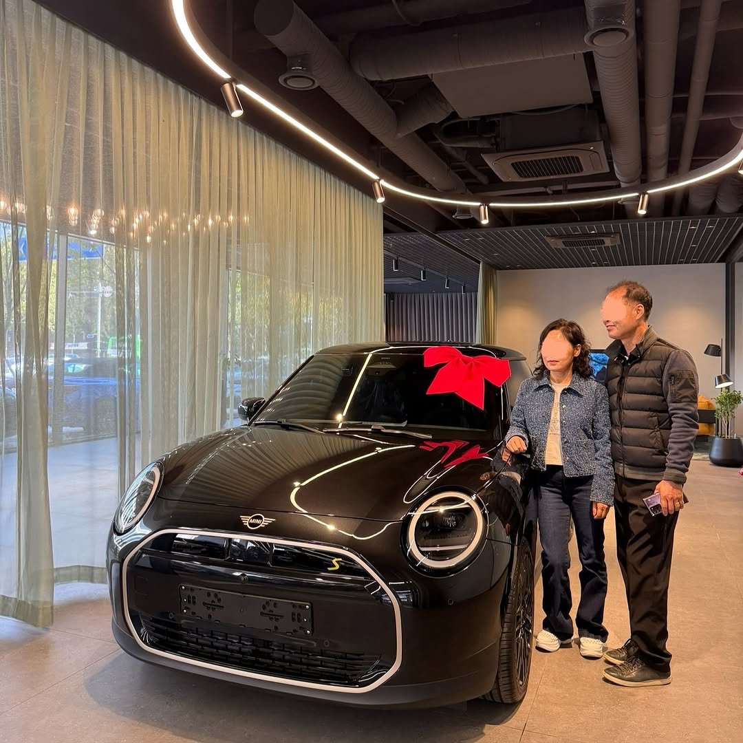 Photo shared by 미니쿠퍼 김은지팀장 on November 02, 2025 tagging @mini, @mini.korea.official, and @with._.mini. May be an image of text.