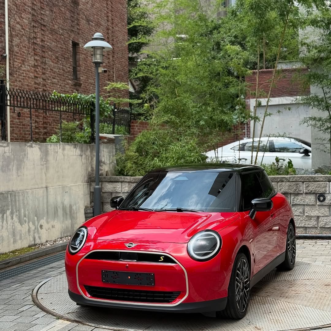 Photo shared by 미니쿠퍼 김은지팀장 on July 26, 2025 tagging @mini, @mini.korea.official, and @with._.mini. May be an image of car, roadster and text.