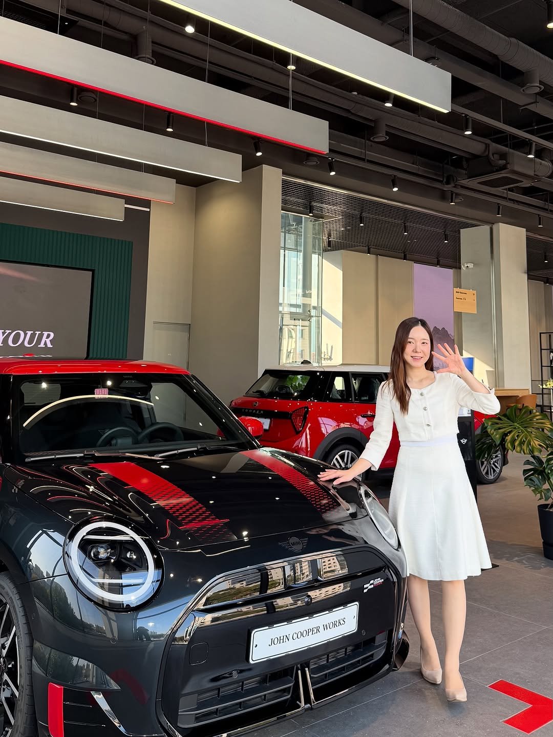 Photo shared by 미니쿠퍼 김은지팀장 on November 04, 2025 tagging @mini, @mini.korea.official, and @with._.mini. May be an image of car, miniskirt and text.