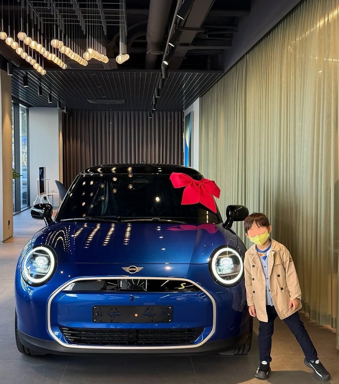 Photo shared by 미니쿠퍼 김은지팀장 on November 10, 2025 tagging @mini, @mini.korea.official, and @with._.mini. May be an image of car and text.
