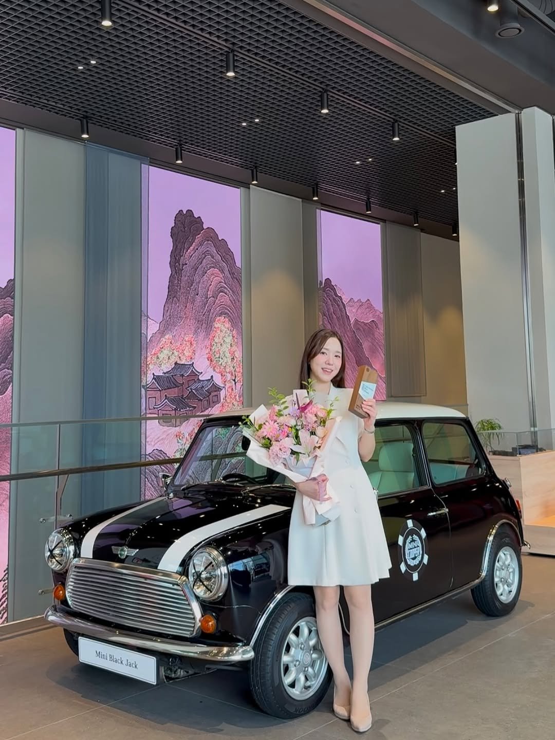 Photo shared by 미니쿠퍼 김은지팀장 on September 03, 2025 tagging @mini, @mini.korea.official, and @with._.mini. May be an image of 1 person, car and text that says 'Minh Black Jack'.