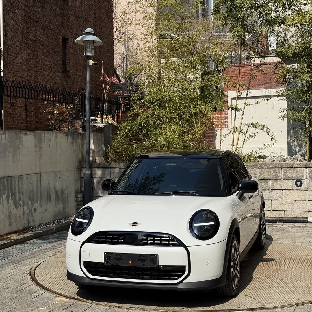 Photo shared by 미니쿠퍼 김은지팀장 on March 15, 2026 tagging @mini, @mini.korea.official, and @with._.mini. May be an image of roadster, sedan, wheel and text.