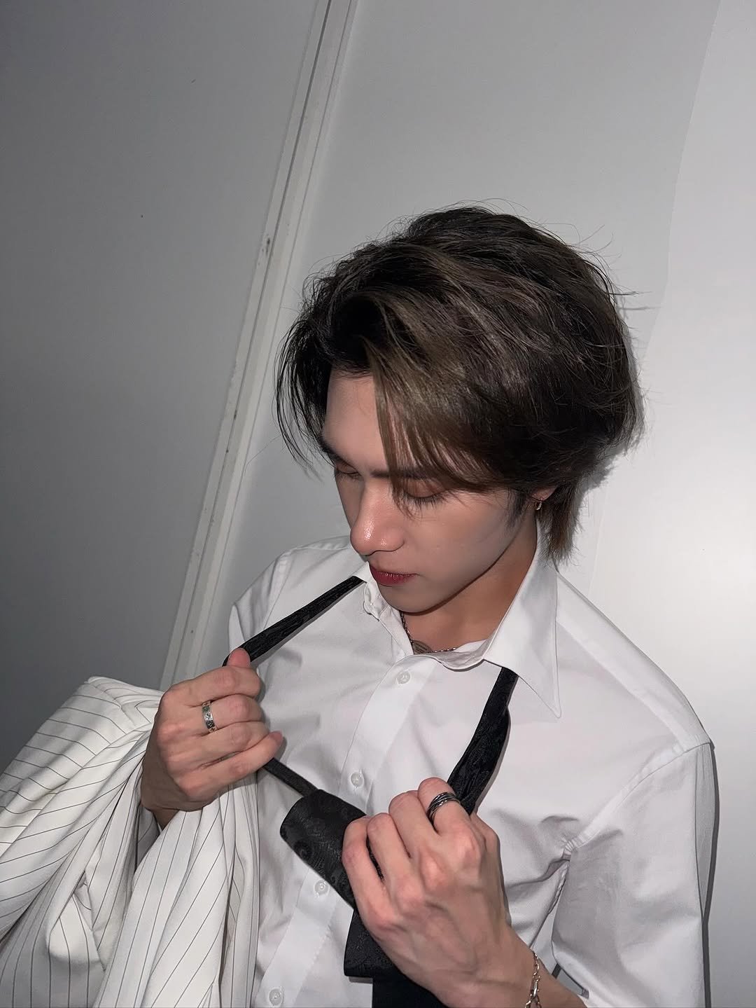i_m_hendery 게시물 이미지: It’s time to get off work