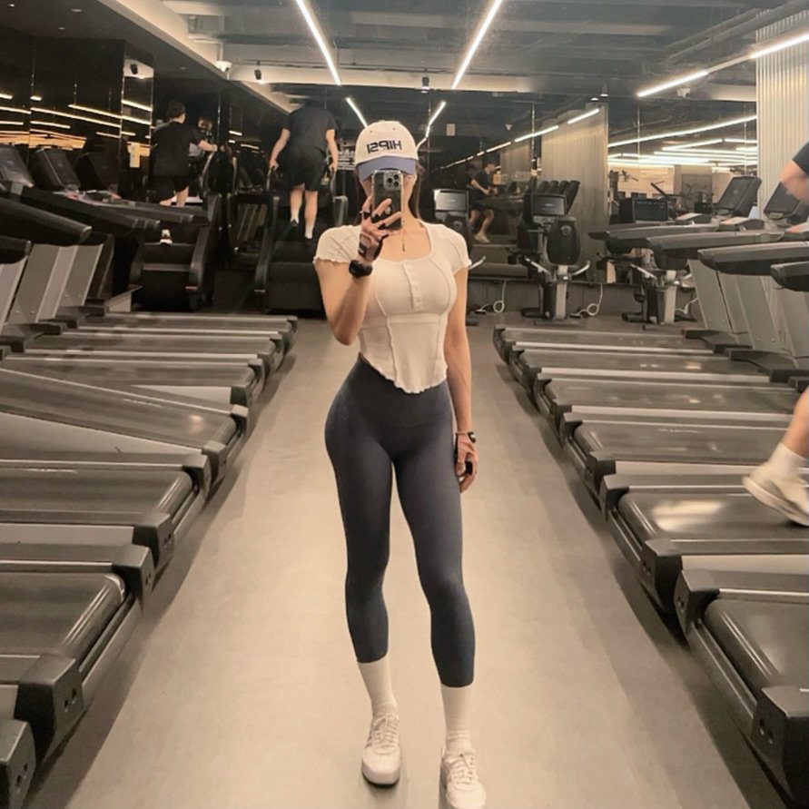 i_woon 게시물 이미지: .
4월도 끝나가🫠🔥