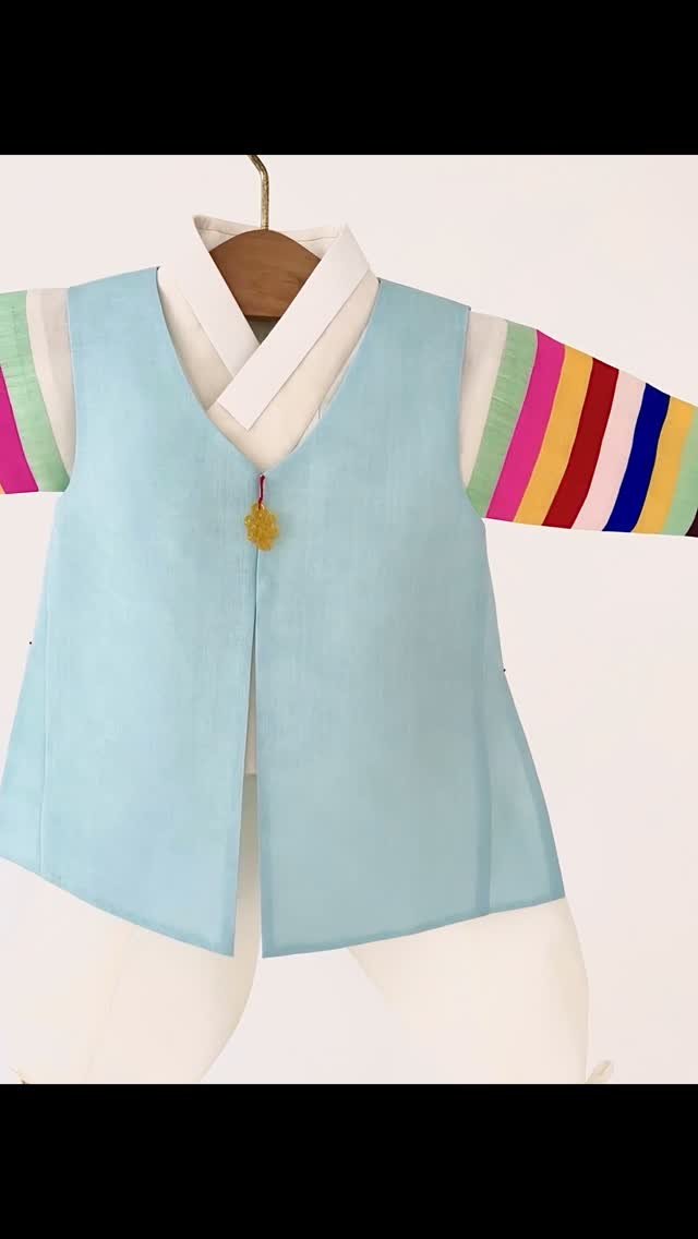ia_hanbok 게시물 이미지: 🩵🩵🩵

#ia_hanbok #이아한복 
#색동한복 #고급돌한복 #돌잔치한복대여