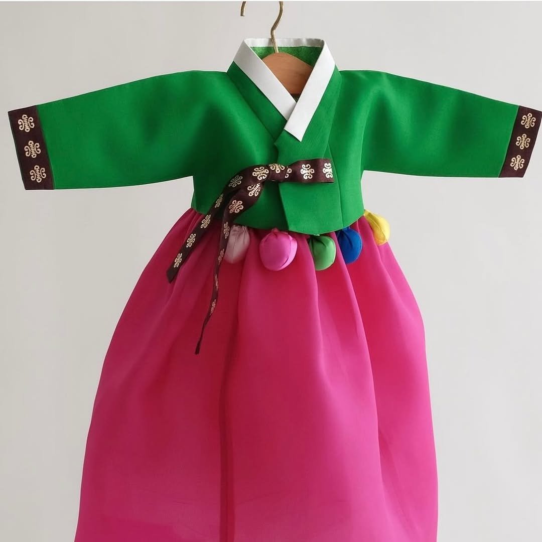 ia_hanbok 게시물 이미지: 💚🩷

#ia_hanbok #이아한복
#본견돌한복 #고급돌한복...