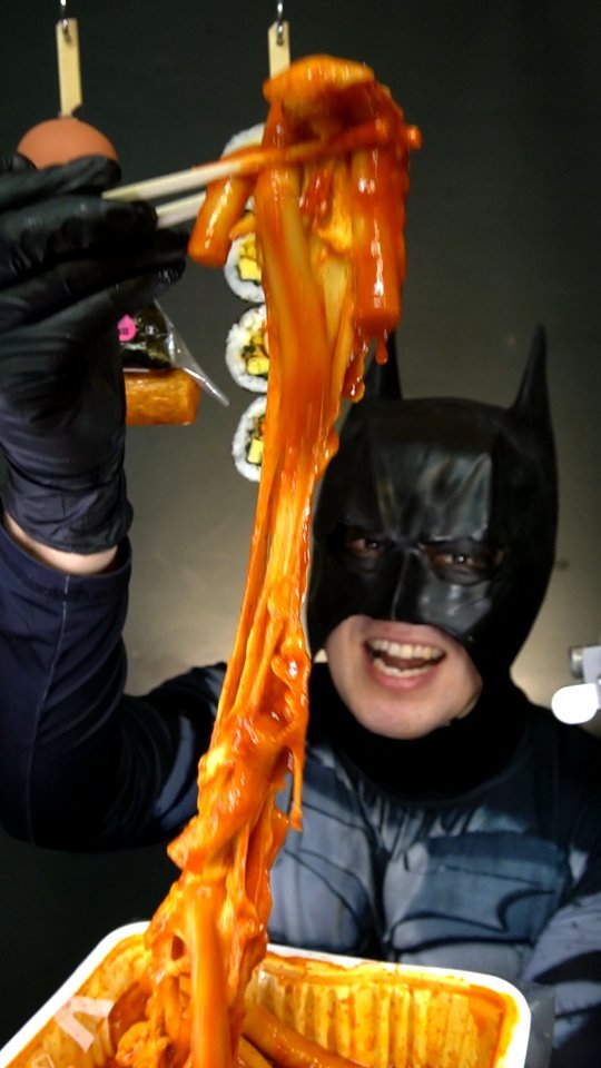 iam_beltman 게시물 이미지: 계란 껍질 깔끔하게 못치워서 와이프한테 혼났다...아오 나 히어론디. cheese...