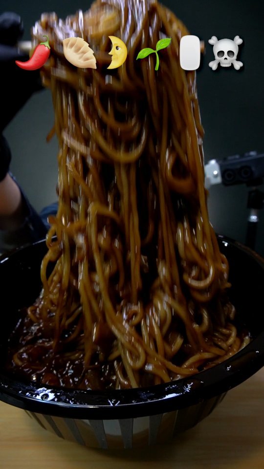 iam_beltman 게시물 이미지: 어머님은 짜장면이 싫다고 하셨어..짬뽕이 좋다고 몇번 얘기 하냐고 하시더라....