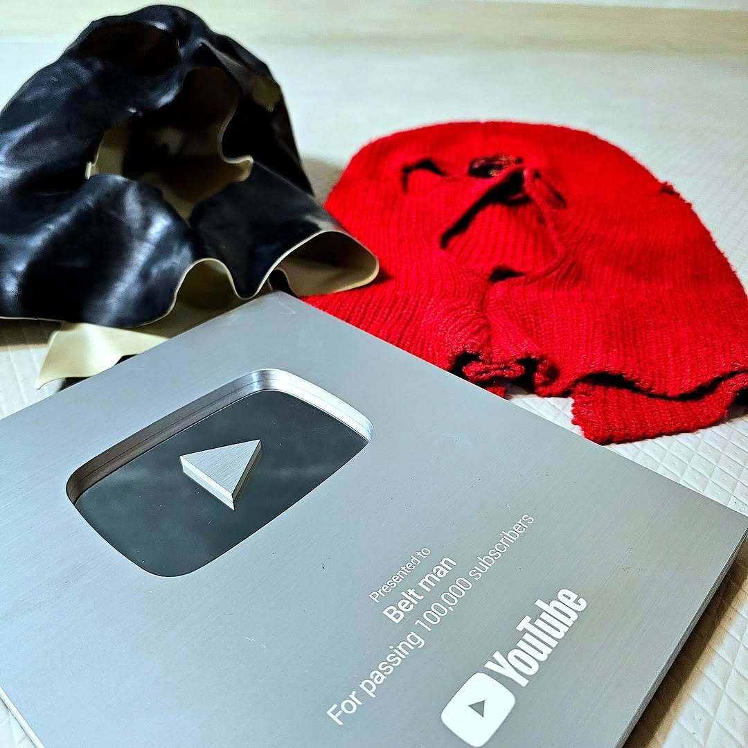 Photo by 벨트맨Beltman on February 04, 2026. May be an image of television, screen, book, tablet, portable cassette player and face mask.