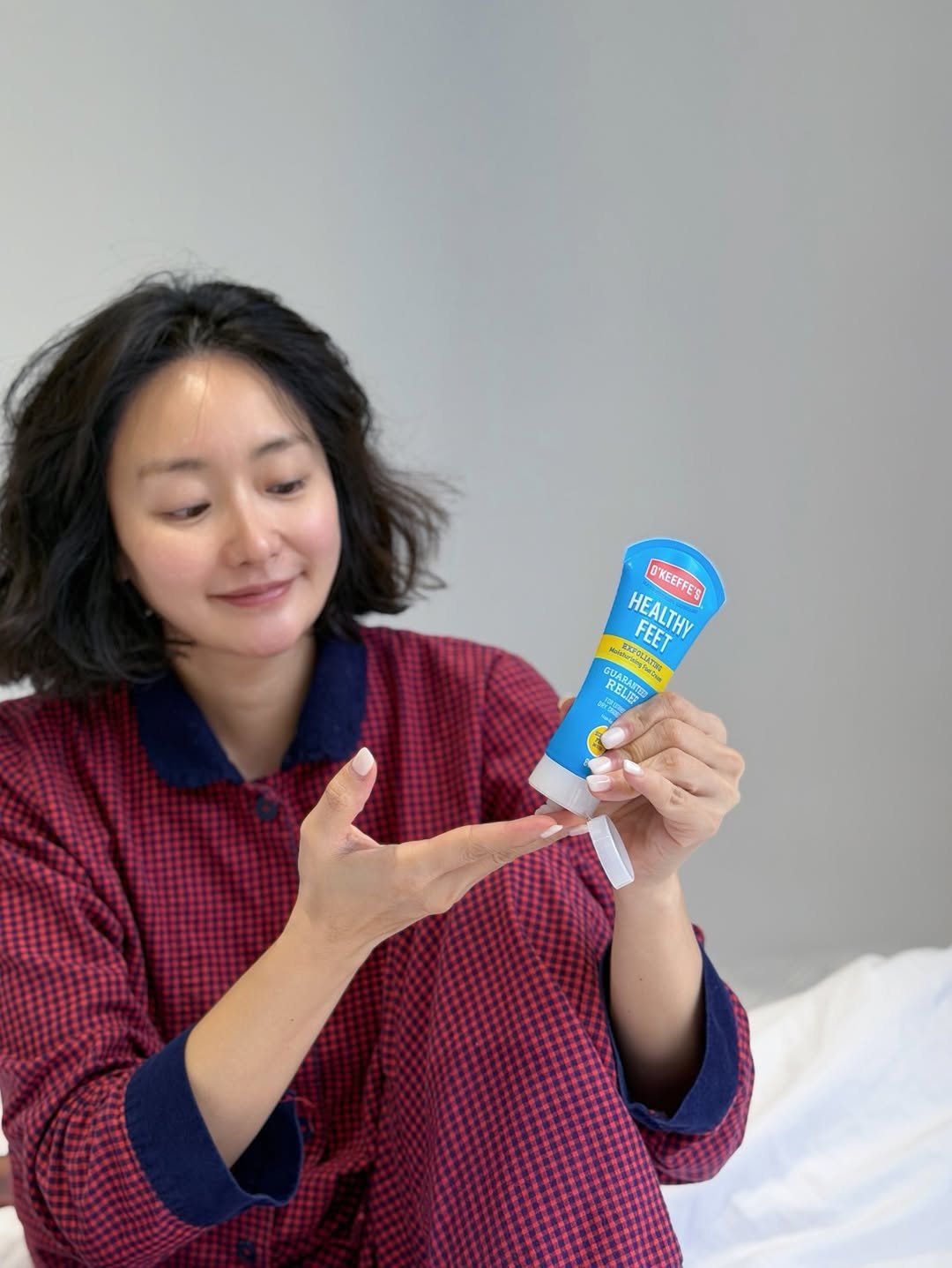 Photo shared by 몰디 / 김지형 on February 15, 2026 tagging @okeeffes_kor. May be an image of hair product, dental floss, ointment, lotion, toothbrush, hand cream and text.