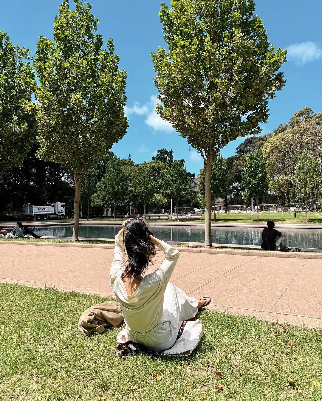 Photo by 나는꽃 on February 09, 2026. May be an image of tree, grass, picnic, park and text.