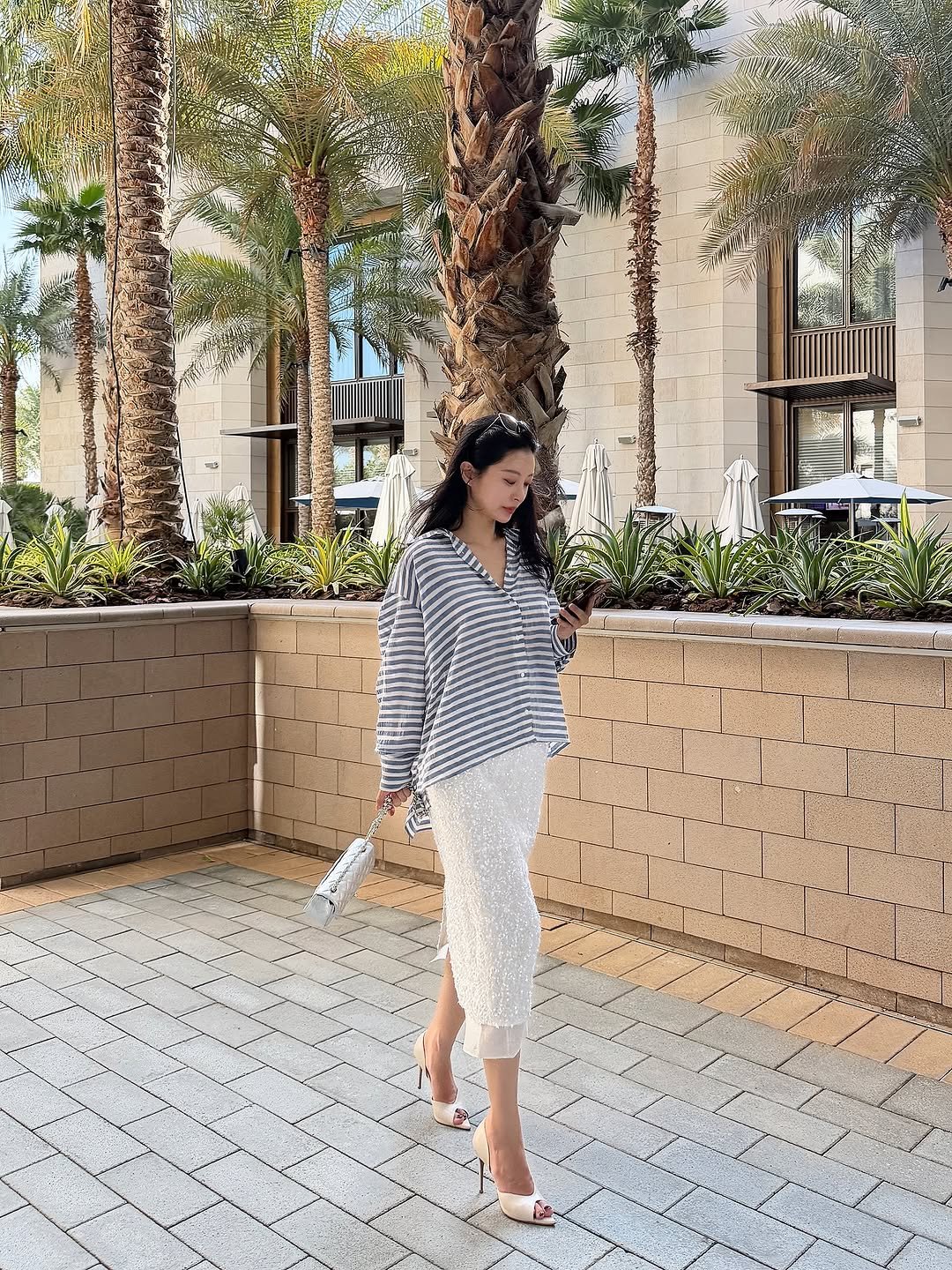 Photo by 나는꽃 on March 03, 2026. May be an image of palm trees and text.