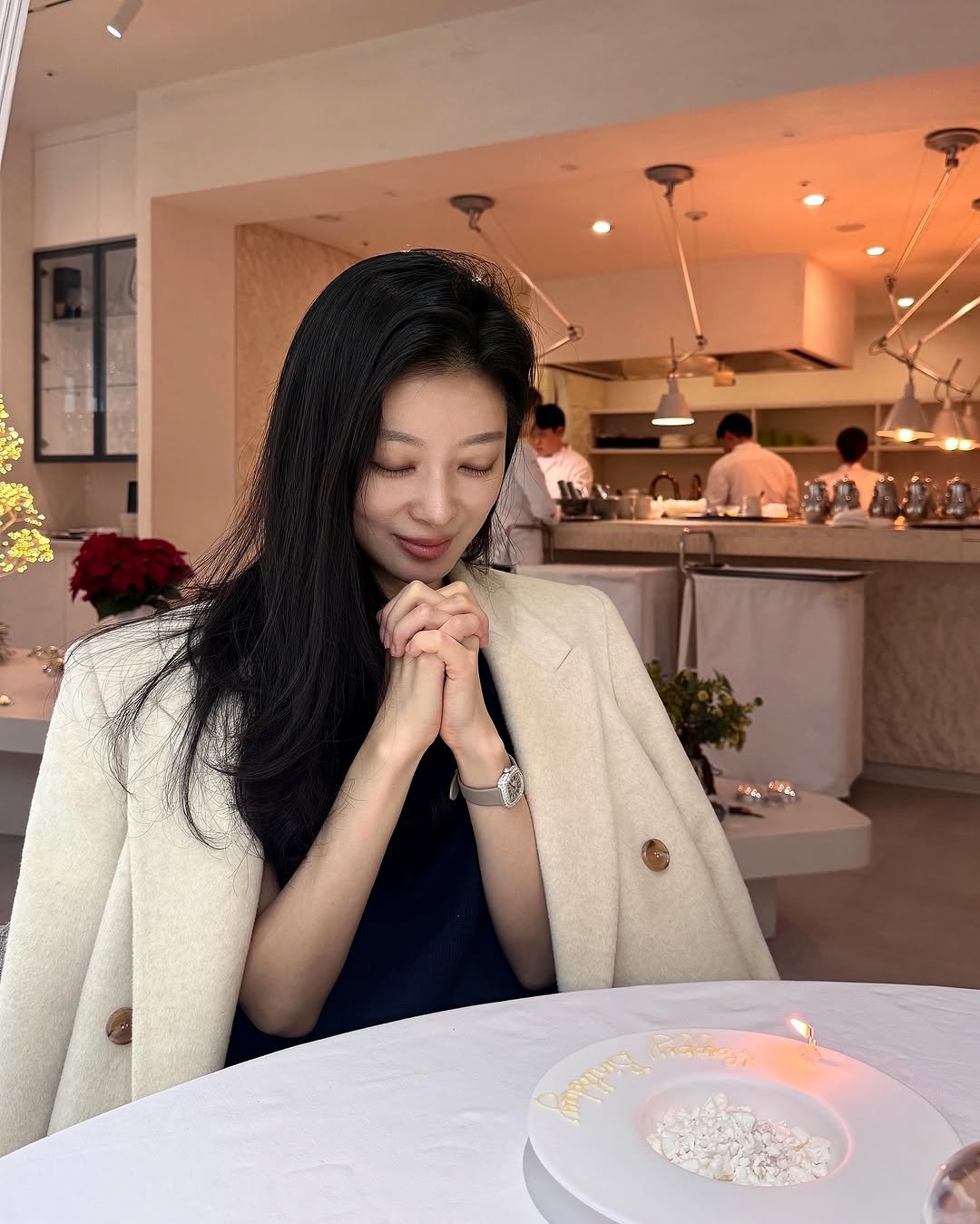 Photo by 나는꽃 on November 23, 2025. May be an image of candle, caviar and text.