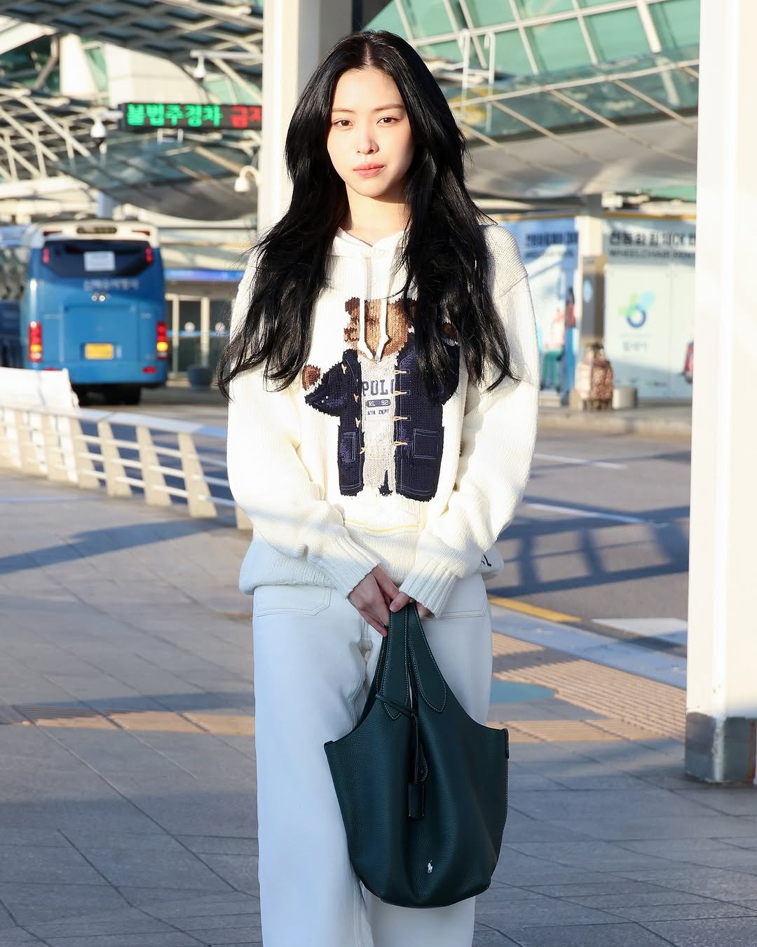 Photo shared by RYUJIN on October 22, 2025 tagging @ralphlauren, and @poloralphlauren. May be an image of one or more people, braids, sweatpants, top and parka.