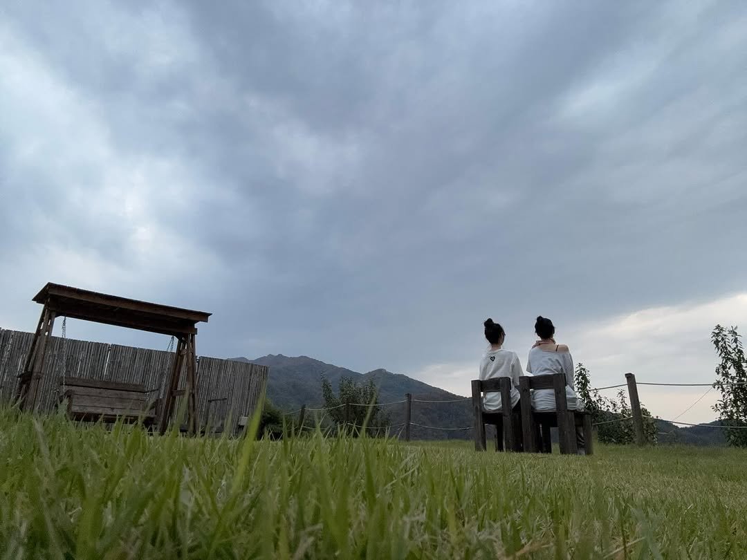 Photo by RYUJIN on November 07, 2025. May be an image of cloud, grass, picnic and text.