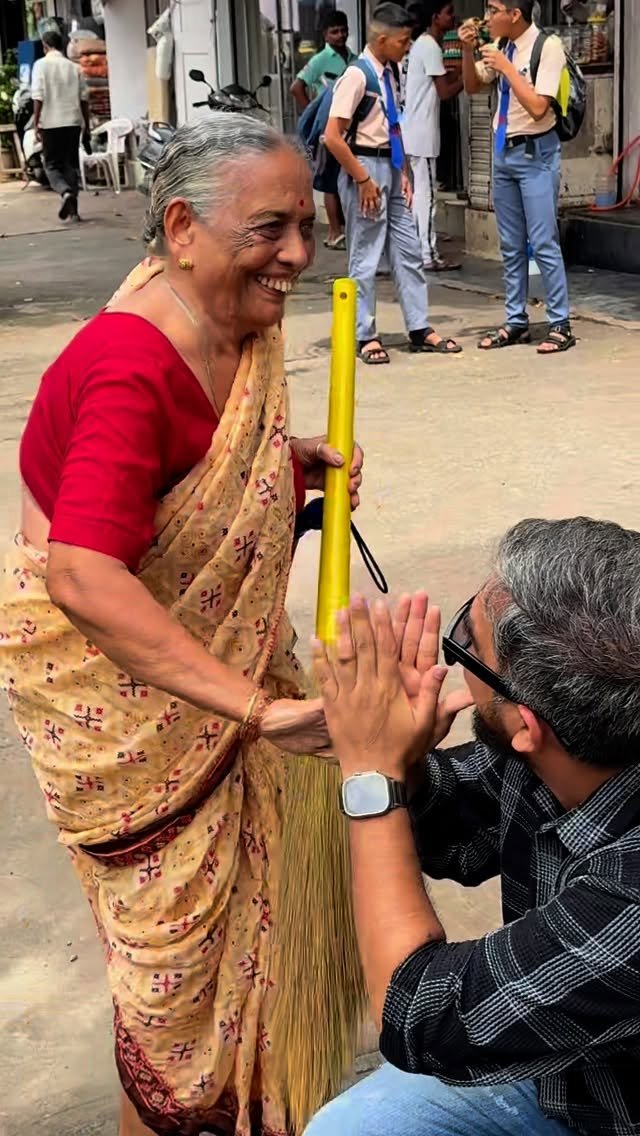 iamhussainmansuri 게시물 이미지: Baap ka gareeb hona, ameer hona nahi, 
Baap ka...
