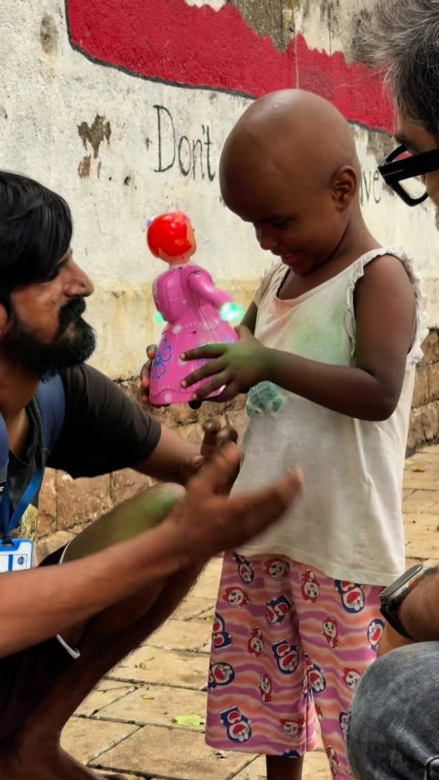 iamhussainmansuri 게시물 이미지: Kritika is suffering from an eye cancer. She...
