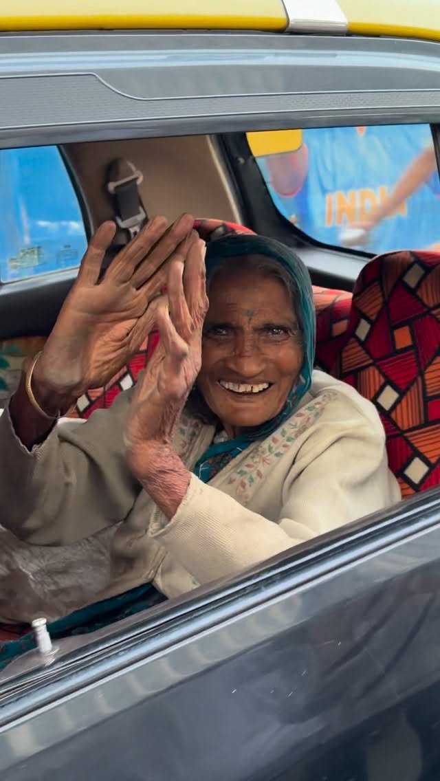 iamhussainmansuri 게시물 이미지: Umr bina ruke safar kar rahi hai.
Aur hum...