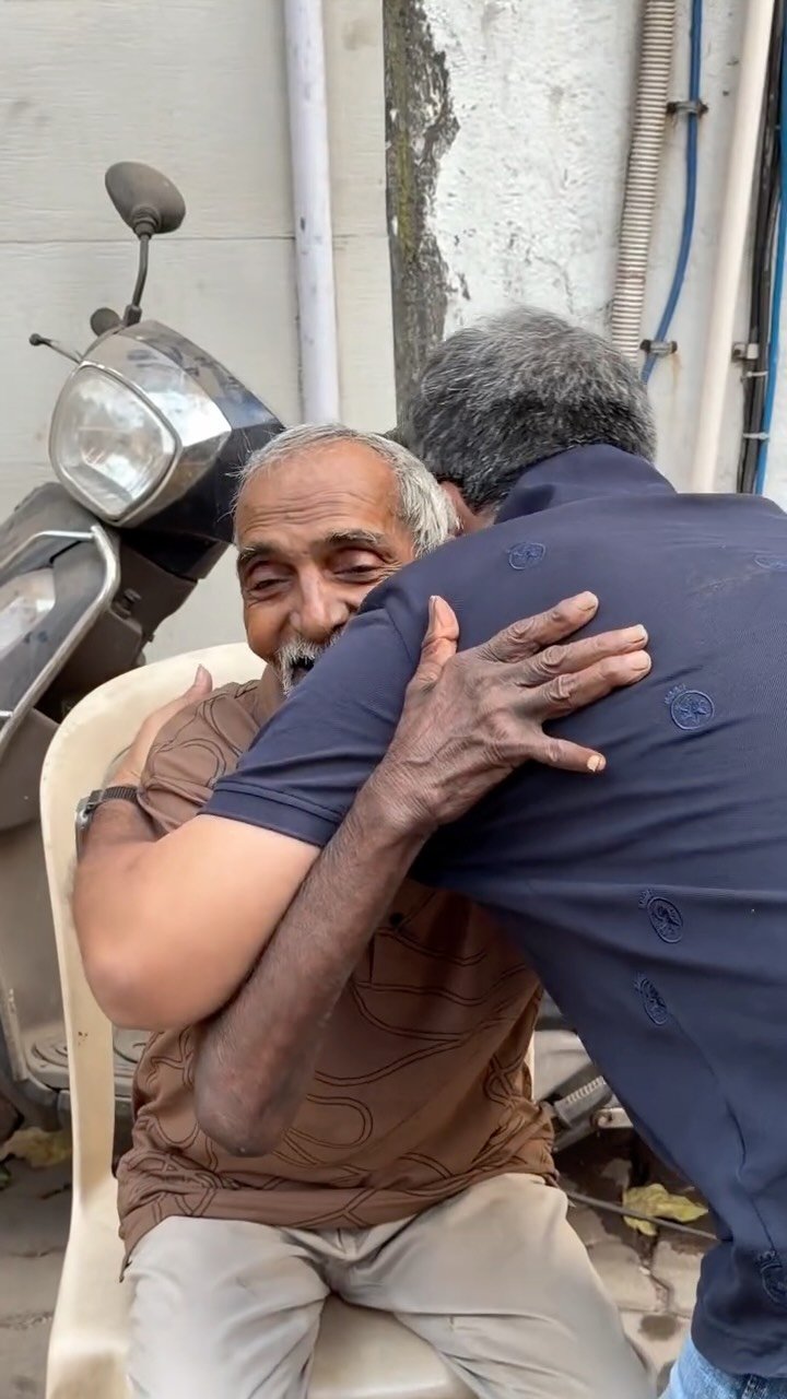 iamhussainmansuri 게시물 이미지: Baap woh hasti hai,
Jiske paseene ki ek boond...