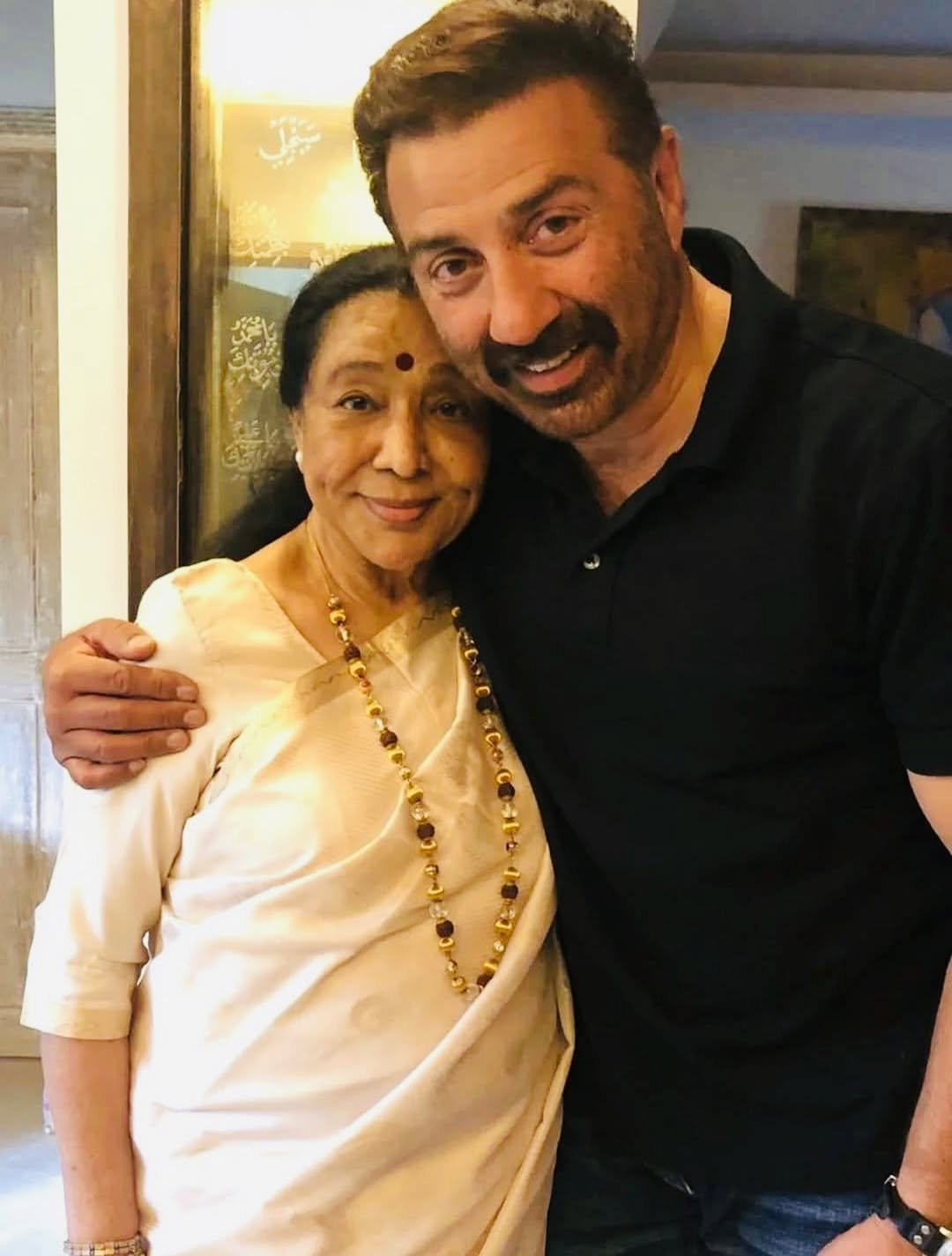 iamsunnydeol 게시물 이미지: Asha ji aur unki aawaz hamesha hamare saath...