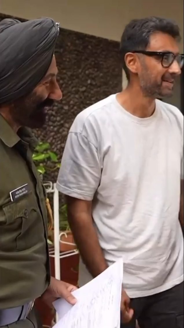 iamsunnydeol 게시물 이미지: Thank you for exposing me 😂😂😅
I love you,...