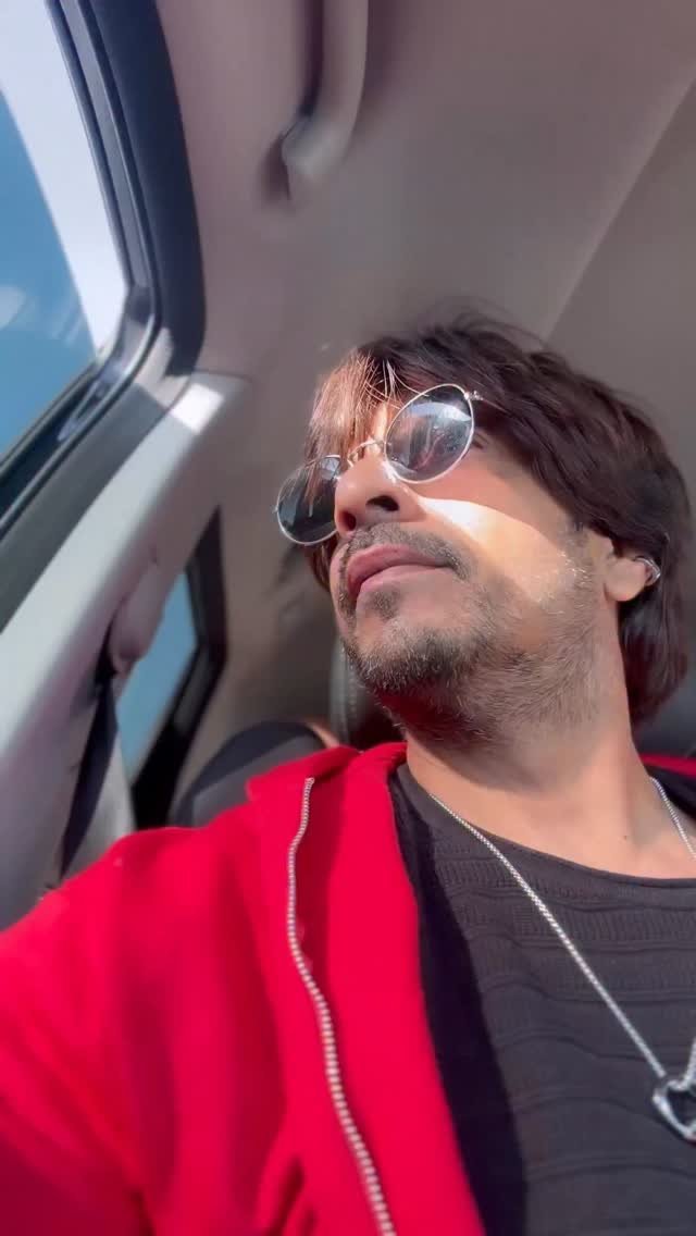 ibrahim__qadri 게시물 이미지: Baadshah 🔥❤️ 

#srk #shahrukhkhan #ibrahimqadri