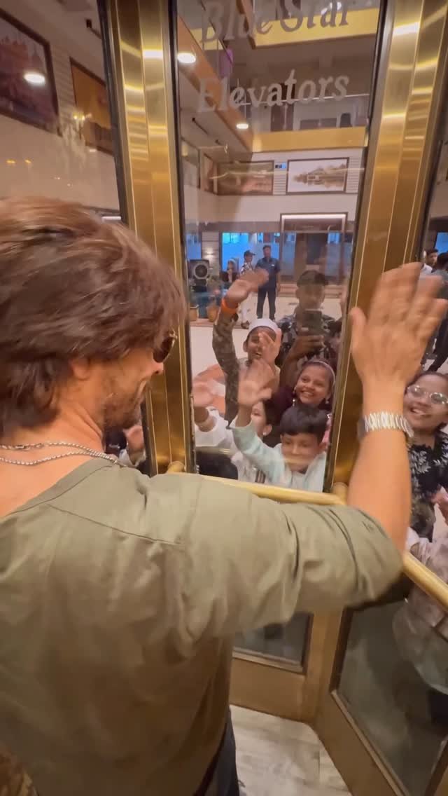 ibrahim__qadri 게시물 이미지: Koi ladki hai ❤️

#srk #shahrukhkhan...