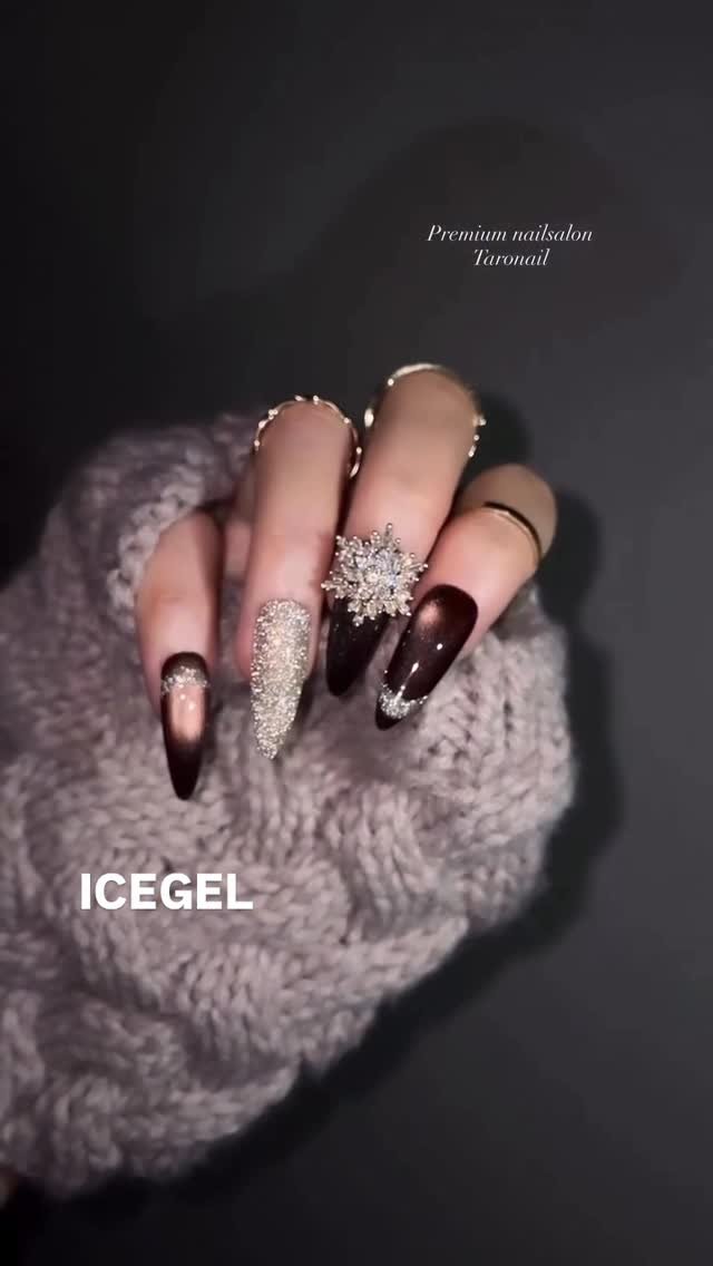icegelnail 게시물 이미지: 매혹적인 브라운 컬러의 자석젤 #미스트별빛네일
투명하게 반짝이는 자석반사젤...
