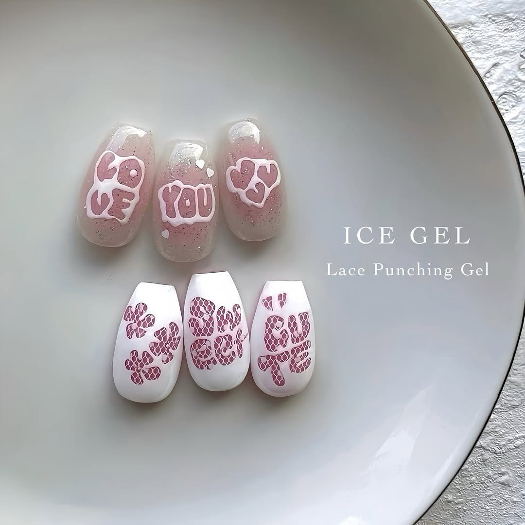 Photo by 아이스젤  アイスジェル | nailart | 젤네일 브랜드 on September 25, 2025. May be an image of one or more people, fingernails and text that says 'F1O ICE ICEGEL GEL Lace Punching Gel'.