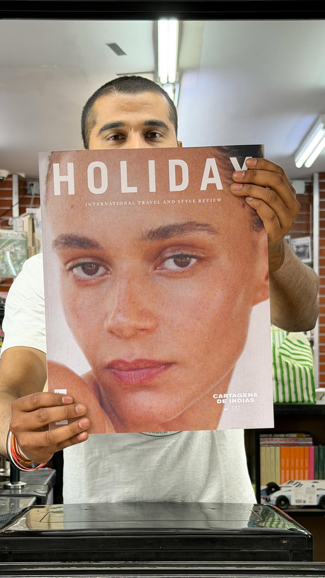 iconicmagazines 게시물 이미지: 🦚 NEW 🦚 HOLIDAY @holidaymagazine No. 397...