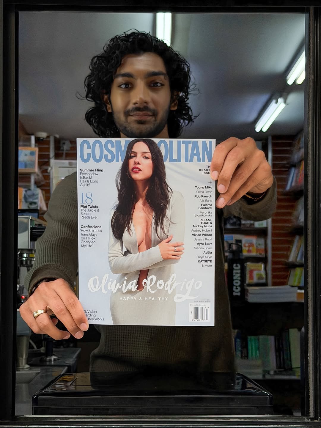 iconicmagazines 게시물 이미지: 🦚 NEW 🦚 COSMOPOLITAN US @cosmopolitan The...