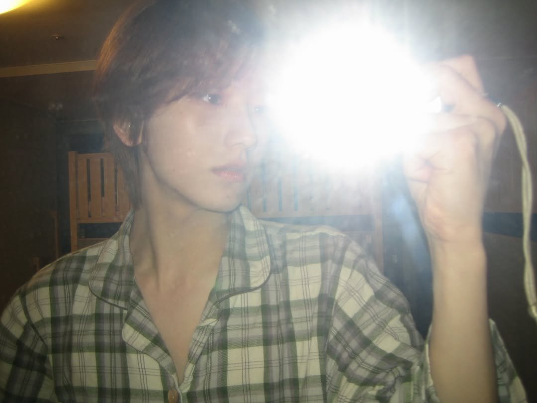 Photo by IDID on March 25, 2026. May be a selfie of one or more people, bangs, phone, mirror and text.