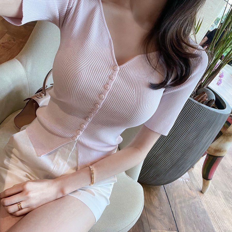ieeduna 게시물 이미지: 드샤르에 인기 하트넥 시리즈 여름 버전이에요❣️

전체 리브 조직으로 상체의 굴곡에...