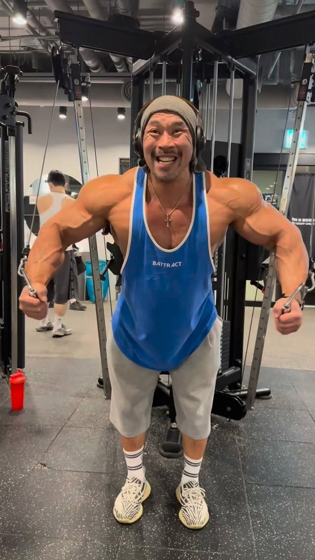 ifbbpro_beom 게시물 이미지: @bigbrogym_gusan 일요일도 10시 까지라서 운동 잘하고...