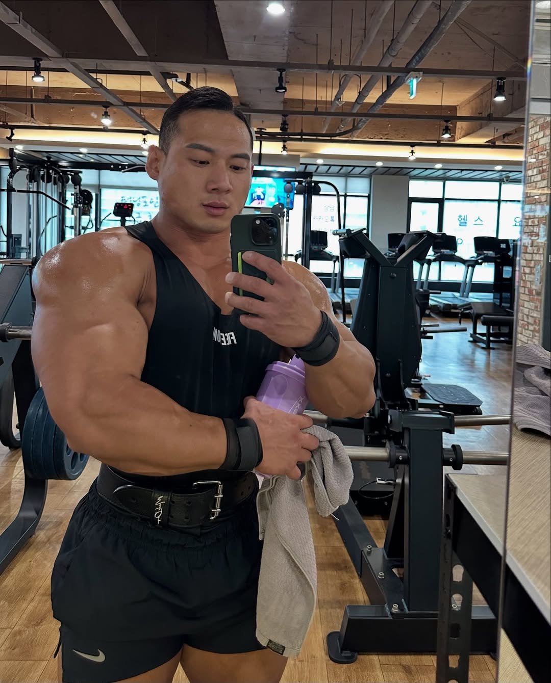 ifbbpro_bong 게시물 이미지: 몸을 빌드업 하는 데 있어 가장 중요한 건 마인드컨트롤. 
“마인드머슬커넥션”...