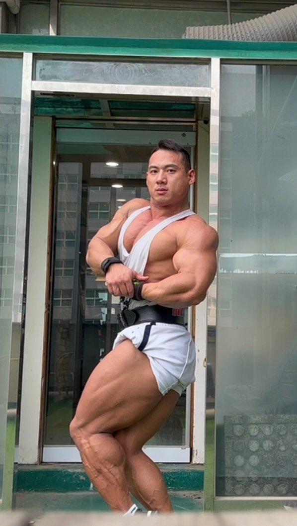 ifbbpro_bong 게시물 이미지: 더 좋은 나를 만들수 있는데도 
현재에 머물러 있는 것은 아무짝에도 쓸모없는 게으름...