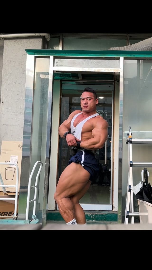 ifbbpro_bong 게시물 이미지: 요즘은 체중에 의미를 크게 두지 않고 훈련중🔥
무작정 큰 몸보다는 밸런스가 잘 갖춘...
