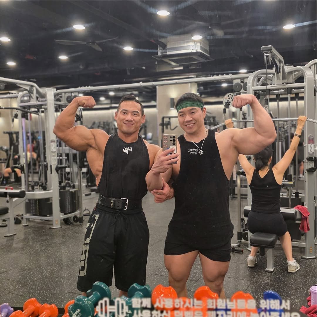 ifbbpro_bong 게시물 이미지: 재동이랑 토요일 운동데이트💪 
휘트니스엠 오목교점. 정말 기구 라인업, 넓은 공간+...