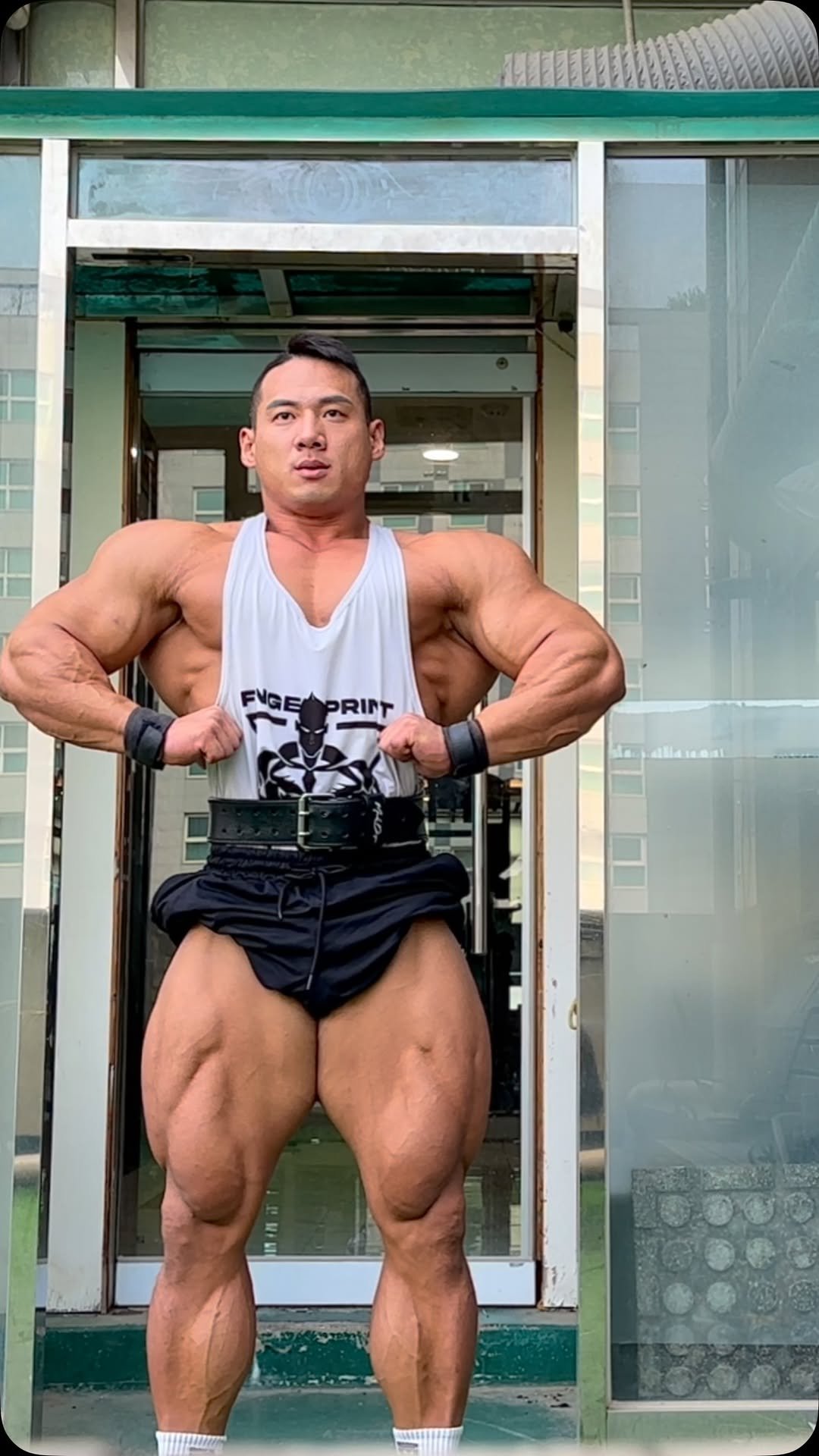 ifbbpro_bong 게시물 이미지: 저번주  토요일까지 50일간 다이어트를 끝내고
시즌은 아니지만 여름 몸짱 만들기...
