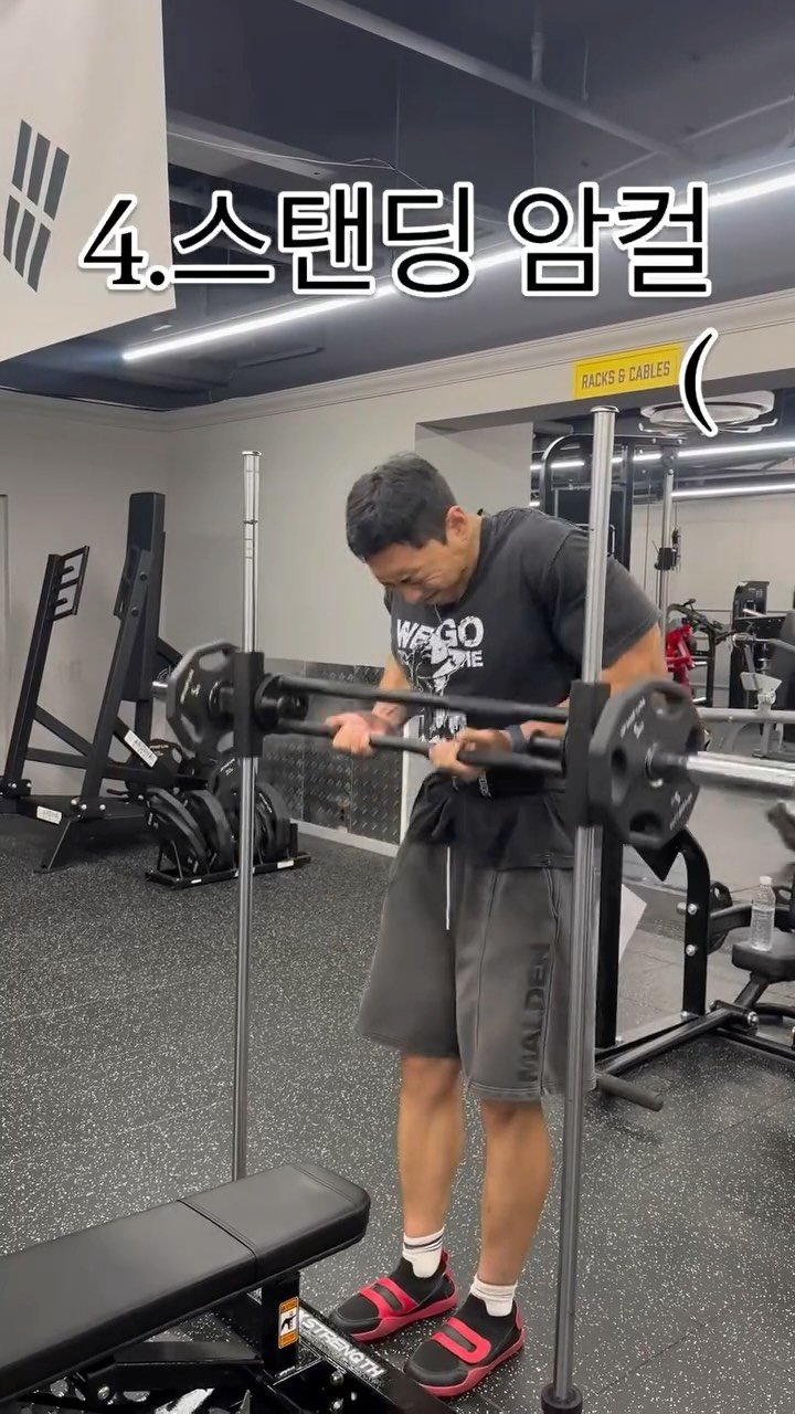 ifbbpro_jinhs 게시물 이미지: 팔운동 새머신 입고기념 
루틴 재구성 ㅎㅎ

@mkstrength_official...